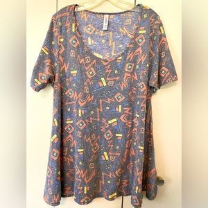 LuLaRoe Perfect Tee. Size large. Vibrant unique design.